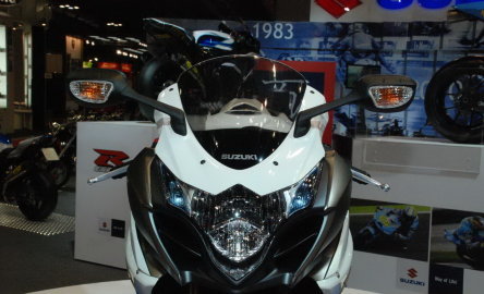 Suzuki si cei trei muschetari, prezenti la EICMA 2009