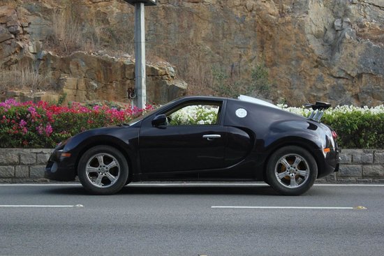 Suzuki Swift transformat in Bugatti Veyron