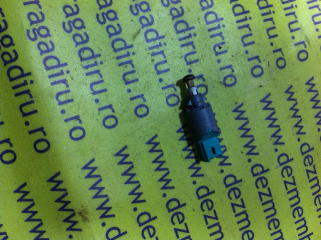 Switch Cod: 8200168240 Renault Scenic 2 [2003 - 2006] Minivan 5-usi 1.4 MT (98 hp) II (JM0/1_)