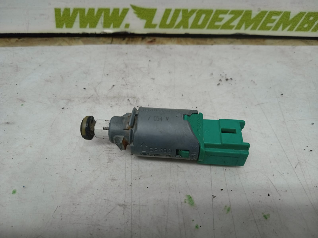 Switch frana 8200168240-b Renault Clio 2 [1998 - 2005]