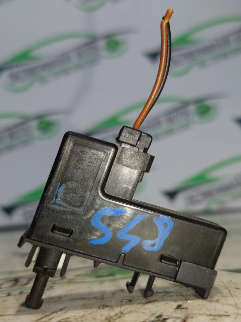 Switch senzor maneta frana de mana Ford Focus 2 [2004 - 2008] Hatchback 5-usi 1.6 TDCi MT (109 hp)