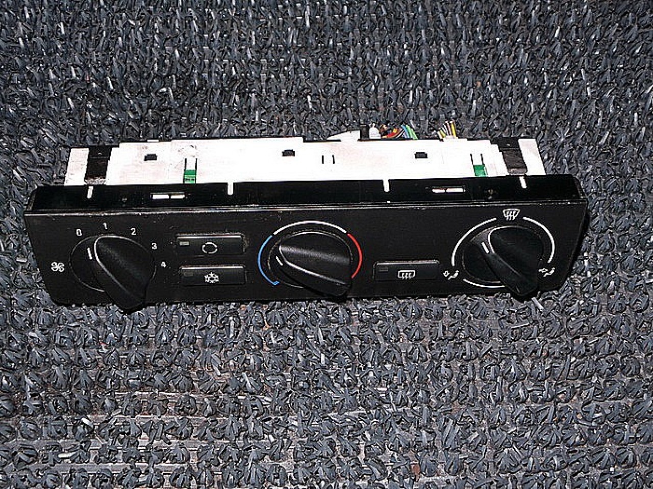 TABLOU COMANDA INCALZIRE BMW SERIA 3 E 46 - - (2001 2004)