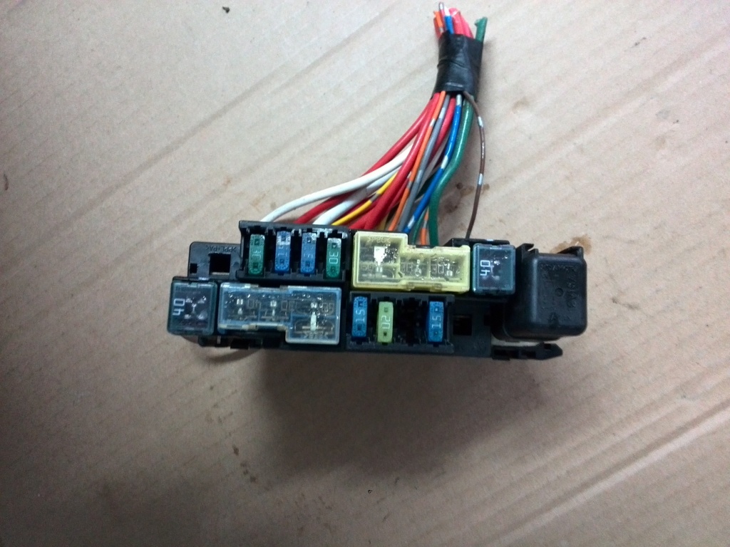 TABLOU MIC SIGURANTE+RELEU NISSAN NAVARA 40 PATHFINDER R51