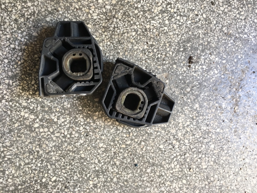 Tampon inferior radiator apa Seat Ibiza 3 [2002 - 2006] Hatchback 3-usi 1.4 MT (75 hp) (6L1)