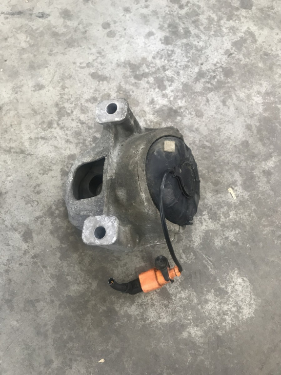 Tampon motor stanga A5 2.0 tfsi quattro coupe sedan 2010 (Cod intern:21463)