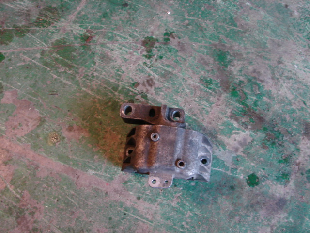 Tampon motor Volkswagen VW Golf 4 [1997 - 2006] Hatchback 5-usi 1.9 TDI MT (116 hp) (1J1)