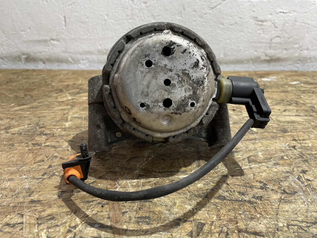 Tampon motor VW Passat B6 2.0TDI DSG 170cp sedan 2009 (cod intern: 227821)