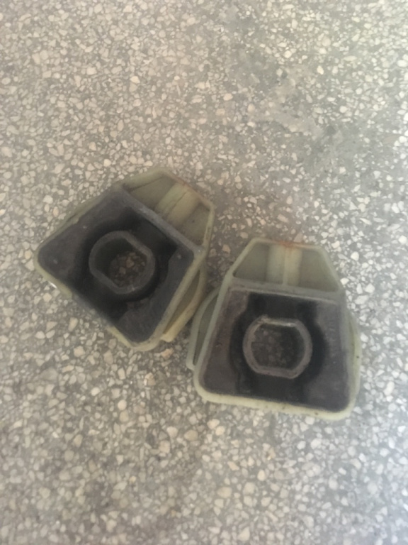 Tampon superior radiator apa Volkswagen VW Golf 4 [1997 - 2006] Hatchback 5-usi 1.6 MT (105 hp) (1J1) 16V