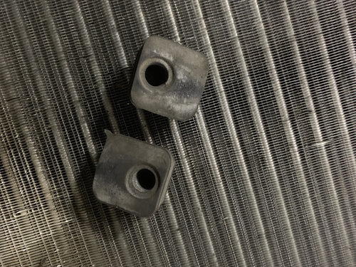 Tampon superior radiator apa Volkswagen VW Passat B5.5 [facelift] [2000 - 2005] Sedan 1.9 TDI 5MT (1...