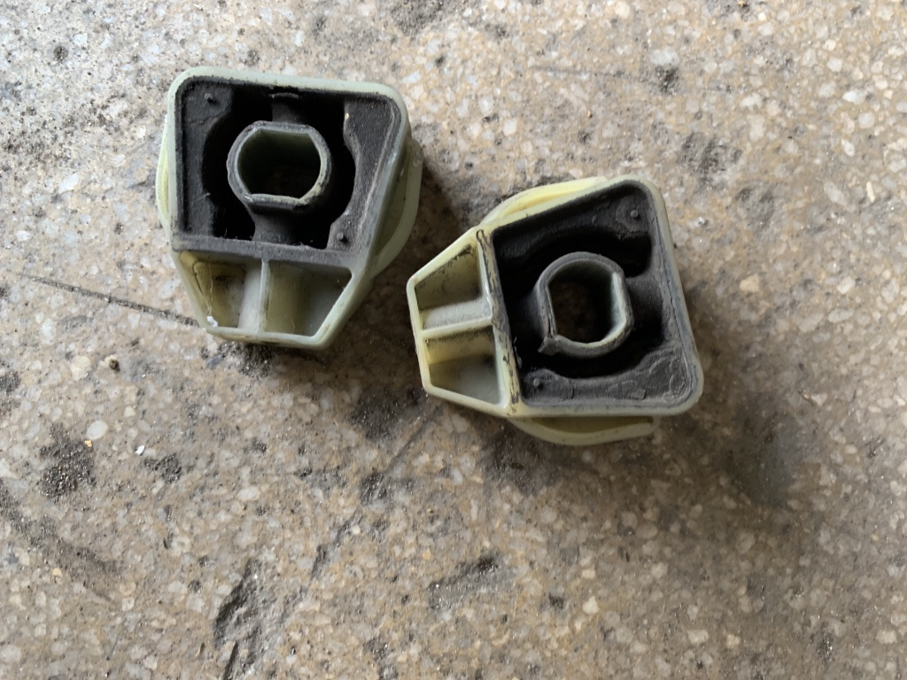 Tampon superior radiator Volkswagen Golf 4 [1997 - 2006] Hatchback 5-usi 1.9 TDI MT (90 hp) (1J1)