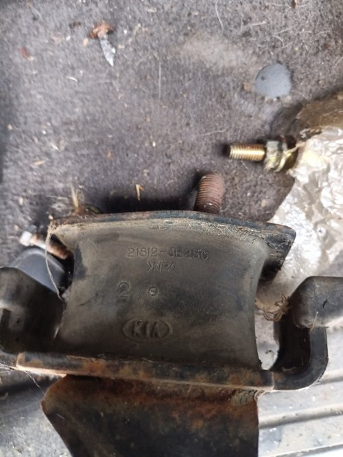 TAMPON / SUPORT MOTOR  KIA SORENTO 1 FAB. 2002 – 2009