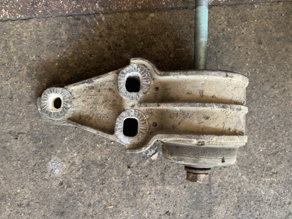 Tampon suport punte spate Volkswagen VW Passat B5.5 [facelift] [2000 - 2005] Sedan 1.9 TDI 6MT (131 hp) (3B3)