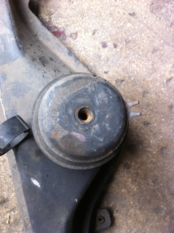 Tampon traversa inferioara Seat Ibiza 2 [facelift] [1996 - 2002] Hatchback 5-usi 1.9 TD MT (90 hp) III (6K1)