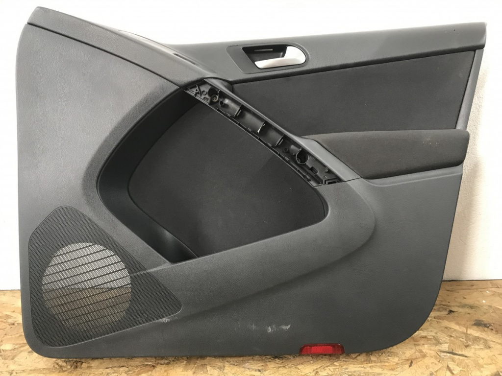 Tapiterie usa dreapta fata VW Tiguan 5N suv 2011 (5N0867012B)