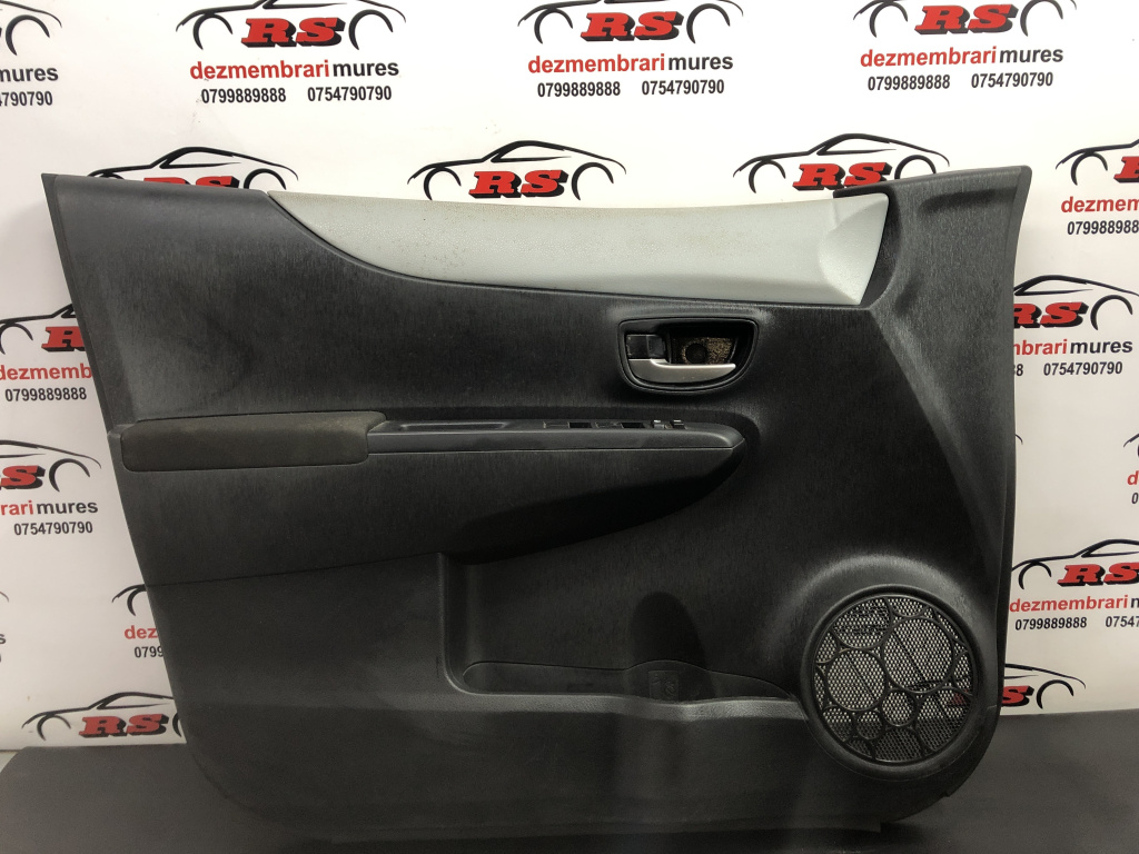 Tapiterie usa stanga fata Yaris 1.5 Hybrid sedan 2014 (677780D140)