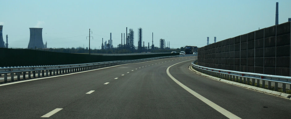 TAXA DE CIRCULATIE pe o autostrada care nu are parcari, benzinarii sau toalete. Asta-i Romania!