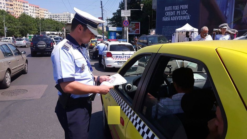 Taximetristii au fost 'periati' de Politia Rutiera si s-au ales cu permise suspendate