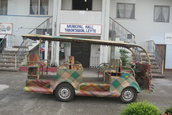 Taxiul din bambus care circula cu lapte de cocos