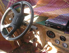 Taxiul din bambus care circula cu lapte de cocos