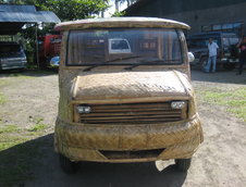 Taxiul din bambus care circula cu lapte de cocos