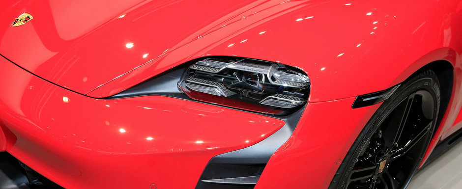 Taycan, una dintre atractiile de la Frankfurt. Toti vor sa vada pe viu primul PORSCHE electric din istorie Taycan, una dintre atractiile de la Frankfurt. Toti vor sa vada pe viu primul PORSCHE electric din istorie