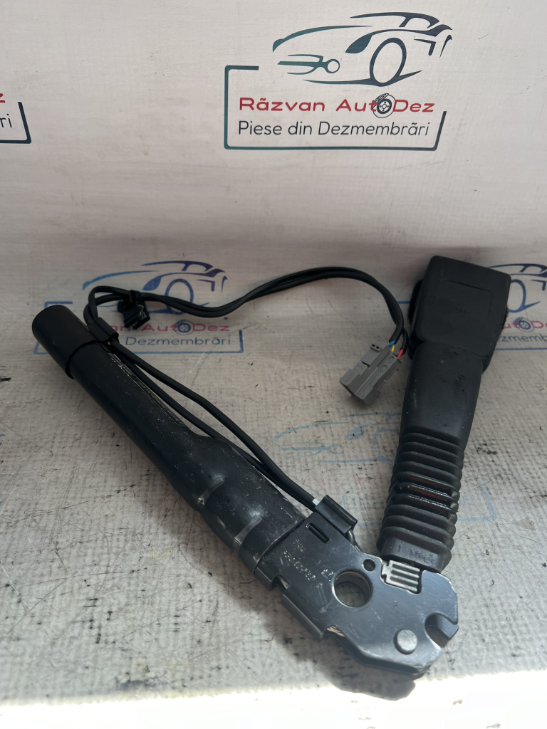 Teacă cu pretensioner stanga BMW E90 2010, 34050060C