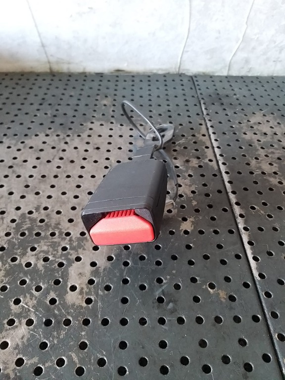 Teaca centura dreapta fata peugeot 208 ca cc
