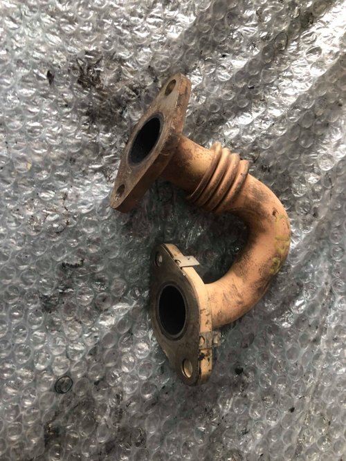 Teava egr 2.0 tdi cba audi a3 8p a4 b8 a5 8f vw golf 6 passat b7 tiguan 5n 2010 03g131521am