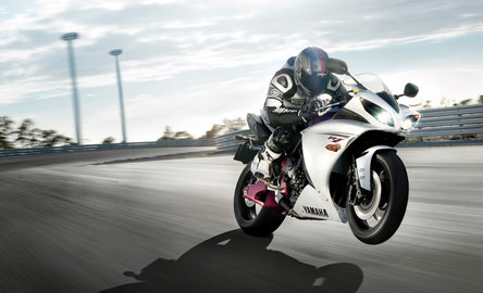 Tehnologie MotoGP pentru strada: Yamaha YZF-R1 Tehnologie MotoGP pentru strada: Yamaha YZF-R1