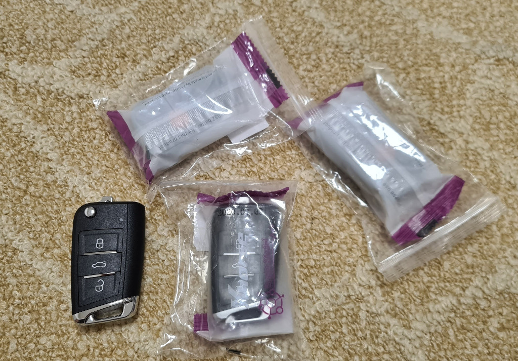 Telecomanda 3 butoane Xhorse XEMQB1EN MQB Style cu super chip XT27 VVDI