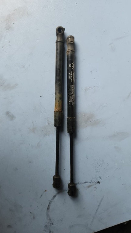 Telescop capota Hyundai I40 1.7 CRDI D4FD 2012 Cod : 81161-3Z000 81171-3Z000