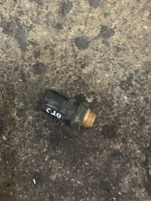 Termocupla Volkswagen Golf 4 [1997 - 2006] Hatchback 5-usi 1.4 MT (75 hp) (1J1)