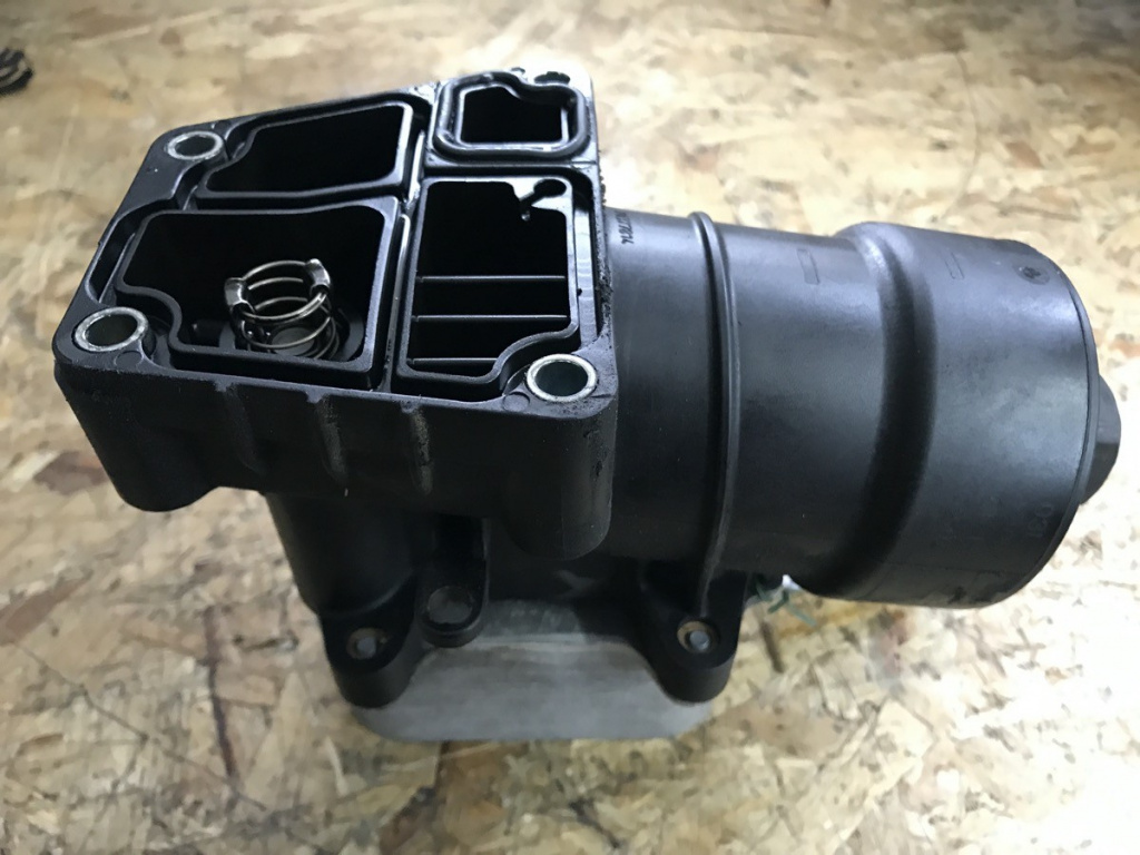 Termoflot racitor ulei Audi A4 Av. qu. 2,0 TDI A4 sedan 2013 (03L117021C)