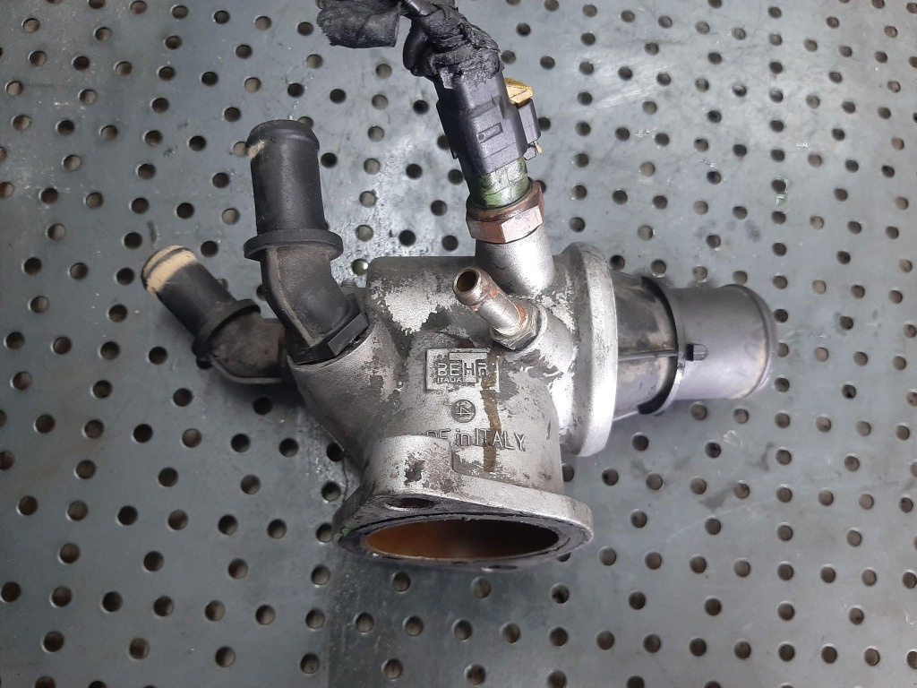 Termostat 1.9 jtd 939a2000 alfa romeo 159 fiat croma