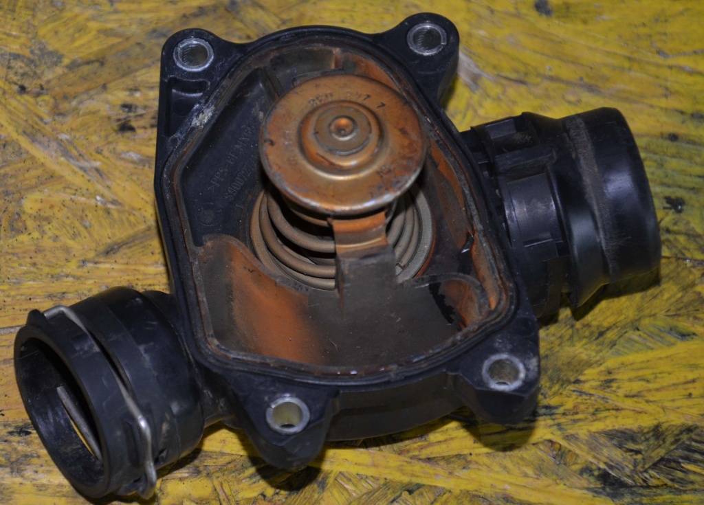 Termostat apa 3.0D M57 E60 E61 E65 E83 E38 / 2354056