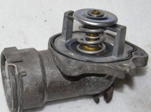 Termostat apa w164 w211 om642 V6 3.0 cdi / A6422000215