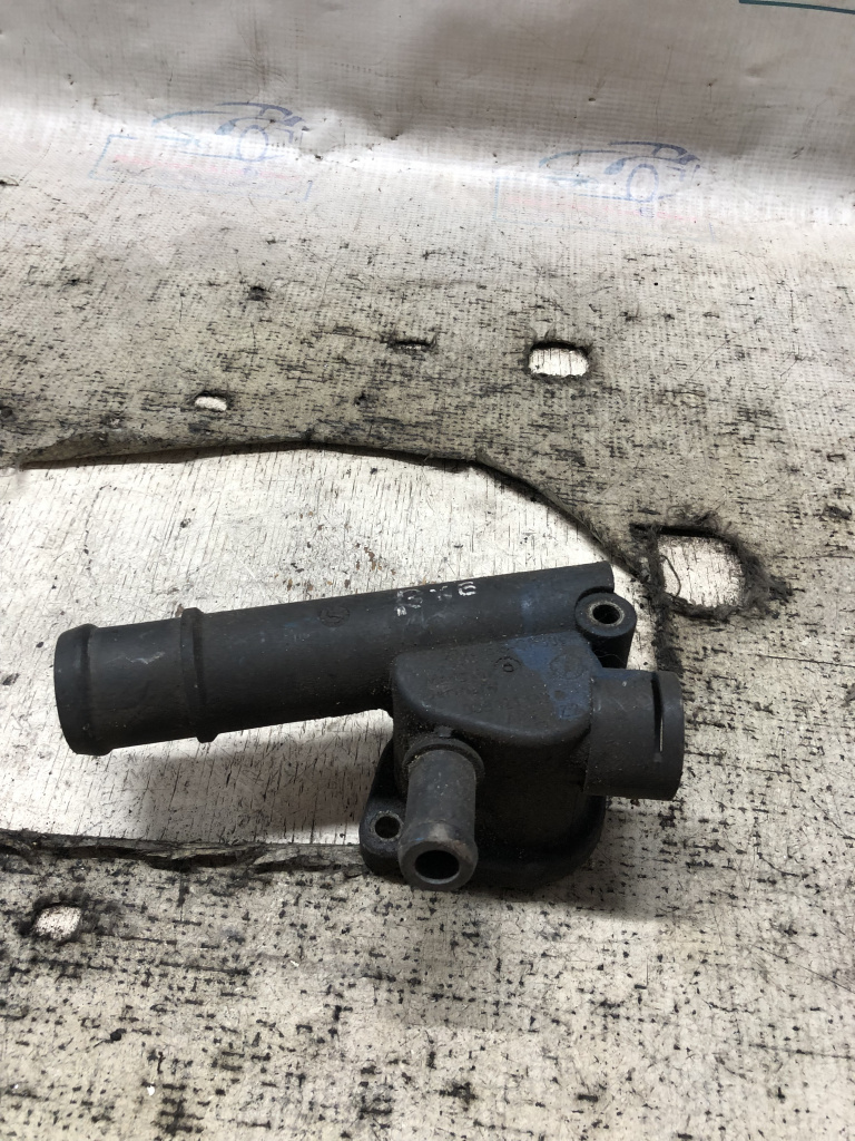 Termostat Volkswagen Polo 2006, 038121132D