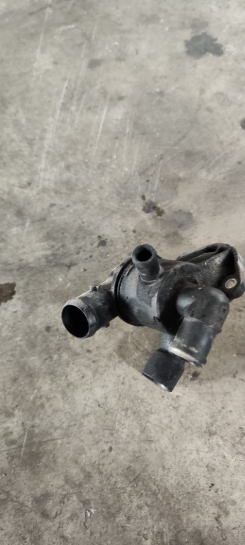 Termostat Vw Passat B6 2.0TDI an de fabricatie 2010 cod 03L121132Q