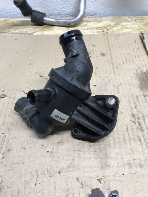 Termostat VW Passat B7 combi 2012 (03L121111AE)