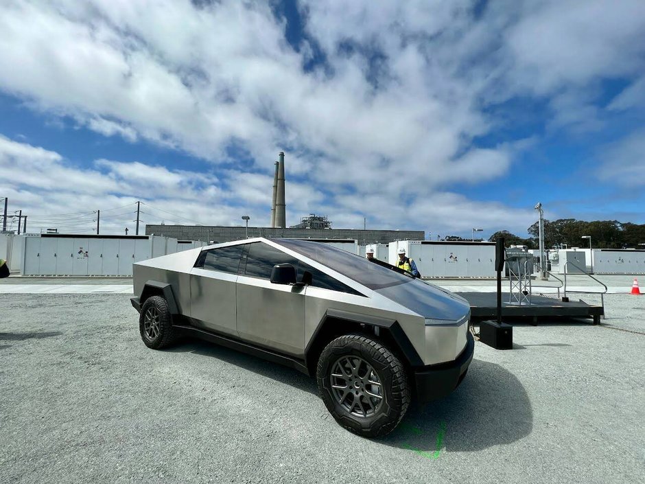 Tesla Cybertruck - Prima poza de la interior