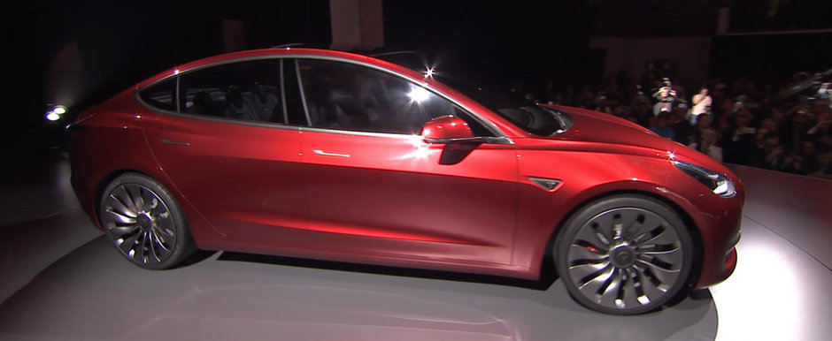 Tesla Model 3 are un succes nebun. Au fost deja comandate peste 325.000 de masini!