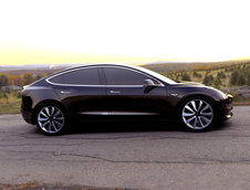 Tesla Model 3 - Galerie Foto