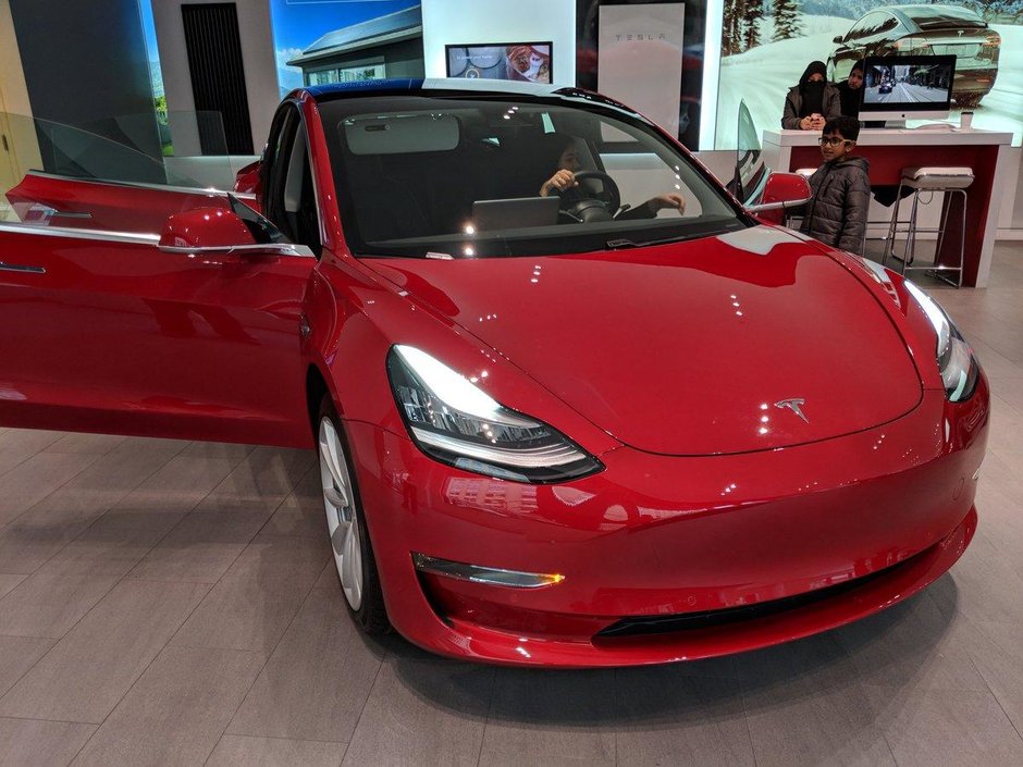 Tesla Model 3 - Poze cu defectele