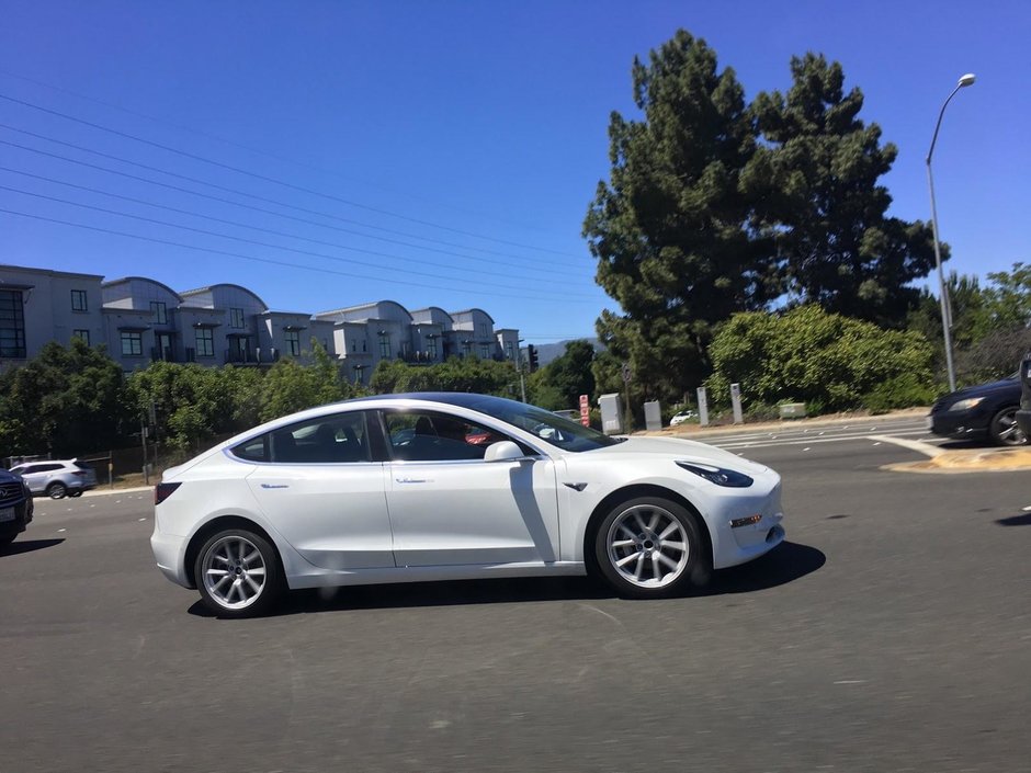 Tesla Model 3 - Poze Spion