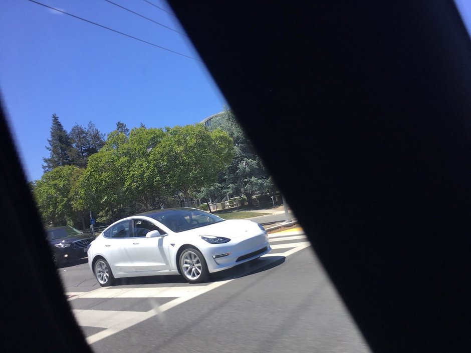 Tesla Model 3 - Poze Spion