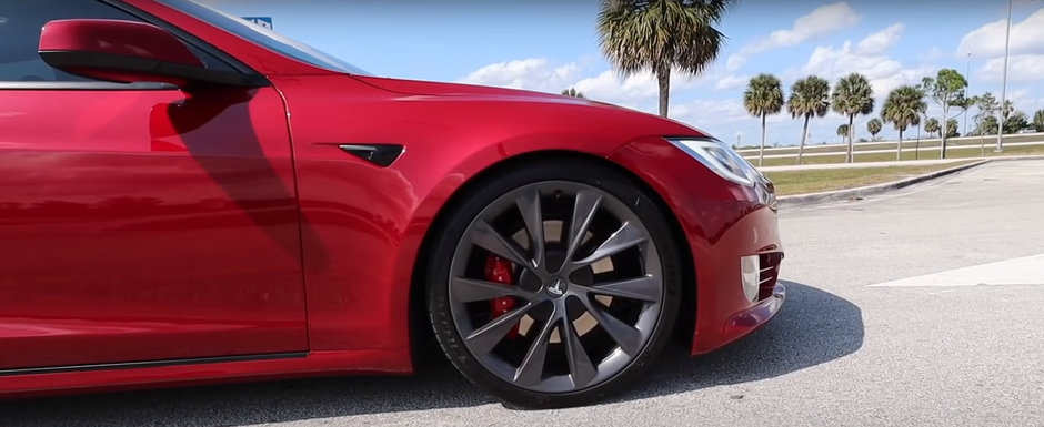 Tesla Model S a primit un nou update de soft si accelereaza acum de la 0 la 100 km/h mai repede decat orice Bugatti fabricat vreodata