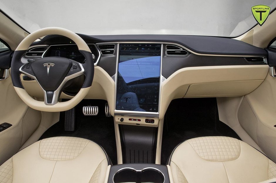Tesla Model S by T Sportline si AI&ED's Autosound