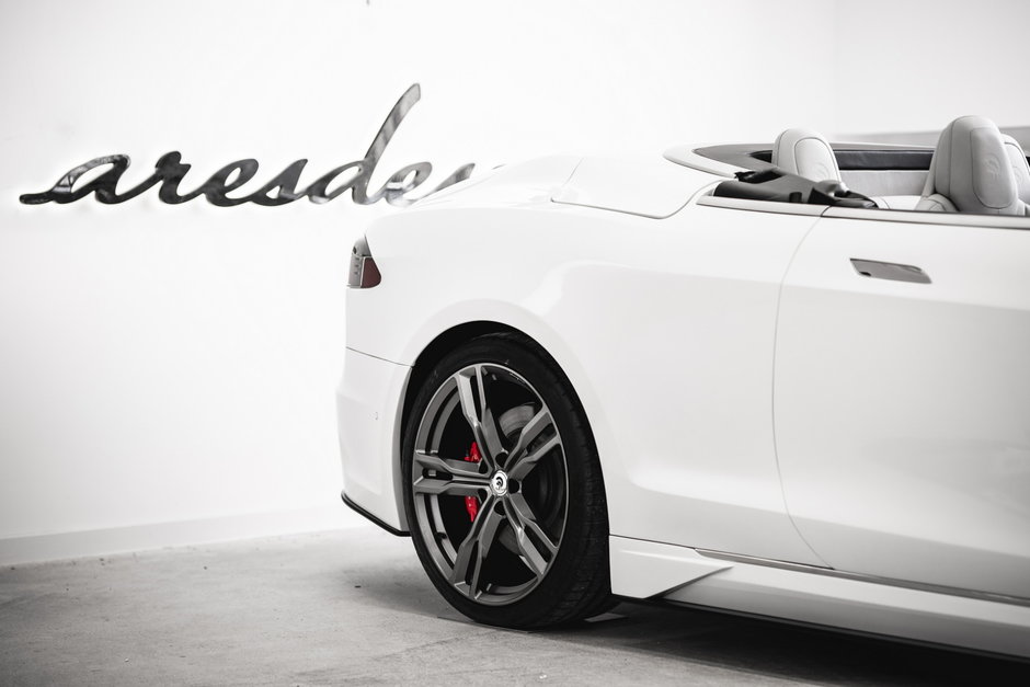 Tesla Model S Cabriolet de la Ares