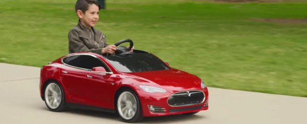 Tesla Model S care costa 499 de dolari este electrica si are o autonomie de 20 de minute