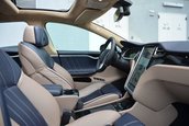 Tesla Model S cu interior de BMW